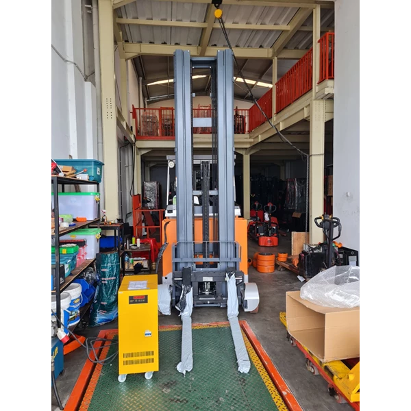 Forklift Electric Reach Truck FRB 1.5T