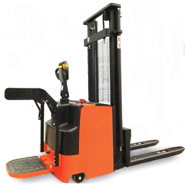 ELECTRIC STACKER CTQN 1.5 T / 4.5 M