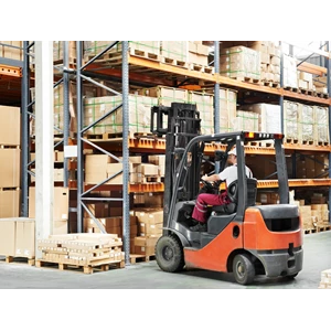 5 Merek Reach Truck Terbaik untuk Kebutuhan Pergudangan