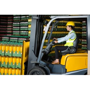 Cost-Benefit Analisis Reach Truck vs Crane Dalam Operasi Vertical Storage