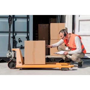 Kombinasi Hand Pallet & AI Routing: Mengurangi Time to Ship Hingga 30%